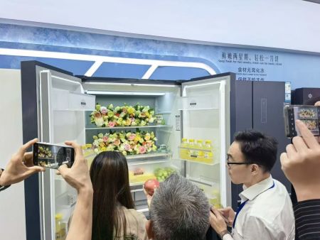 海外华文媒体参访珠海格力电器。（赵旭 摄）
