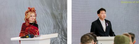 莫妮卡·赫米勒夫斯卡·莱曼Monique Chmielewska-Lehman(左)致辞 岳嵩(右)主持。 莫妮卡·赫米勒夫斯卡·莱曼Monique Chmielewska-Lehman(左)致辞 岳嵩(右)主持。