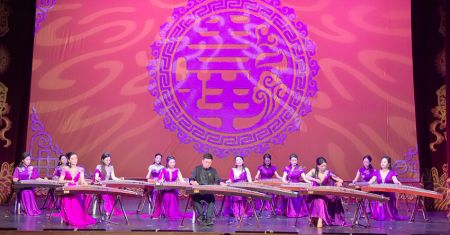 筝绘未来 锦绣中华“中华筝”五色弦乐团2026新年音乐会演出现场。