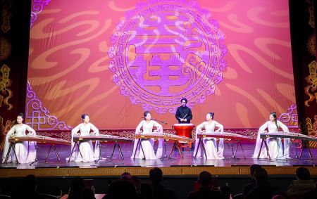筝绘未来 锦绣中华“中华筝”五色弦乐团2026新年音乐会演出现场。