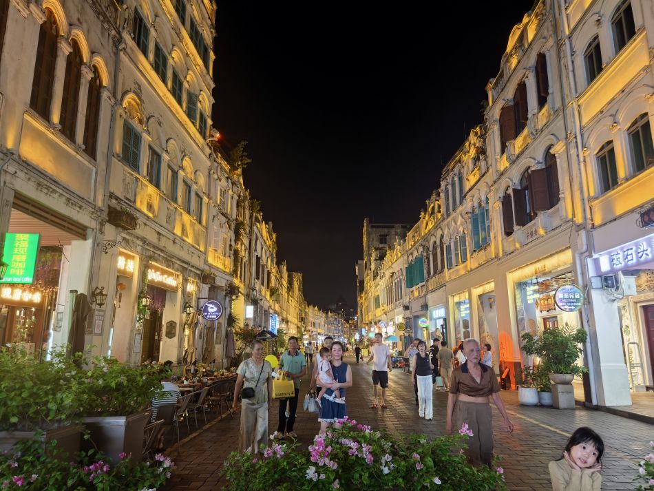 骑楼老街夜景。赵旭 摄